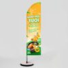Phần đầu của cờ được may 2 lỗ dùng để xỏ vào cây dựng