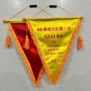 Cờ thi đua tam giác in theo yêu cầu