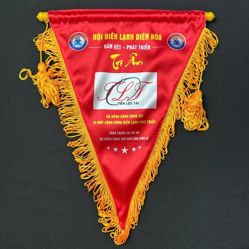 Cờ tam giác in nội dung tri ân theo yêu cầu