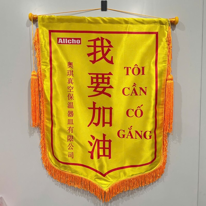 Cờ in thông điệp hoa ngữ