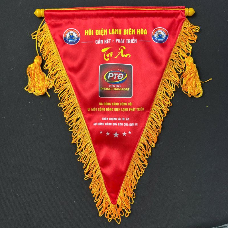 Cờ tri ân các nhà đầu tư lưu niệm